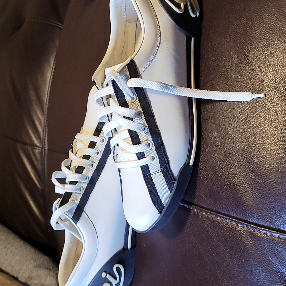 Sneakers - Picture 9 of 10